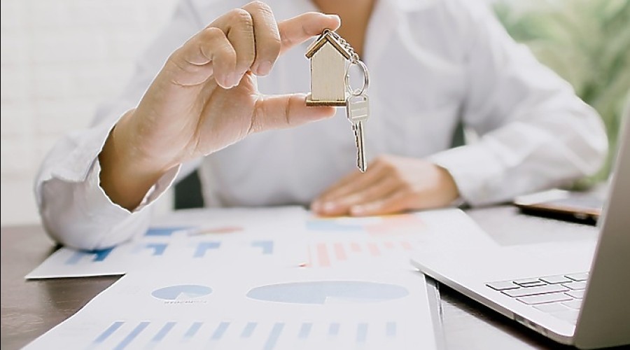 Женщина пыталась вернуть проданную квартиру по «схеме Долиной», но осталась ещё и должна