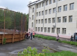 В школу Екатеринбурга ворвался неадекватный мужчина