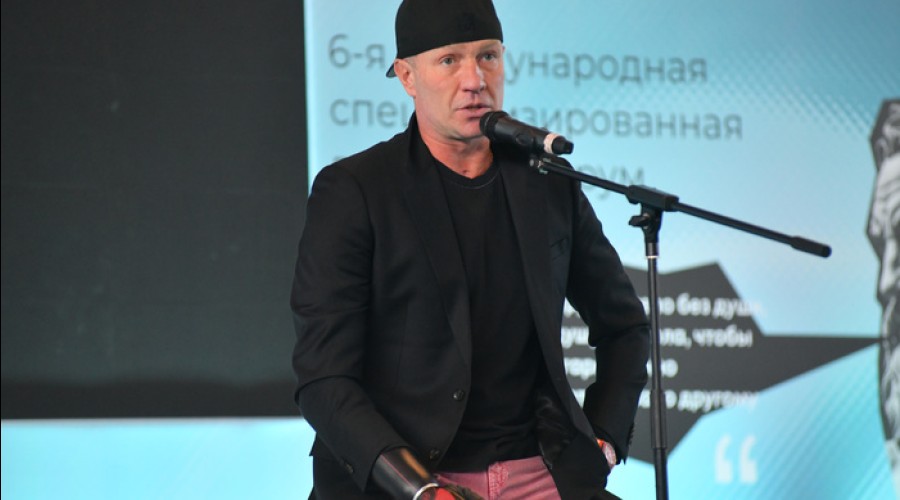 Олимпийский чемпион Роман Костомаров, который пережил ампутацию и кому, рассказал екатеринбуржцам, как научился жить заново