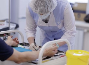 Под Екатеринбургом врачам снизили зарплаты на 40%