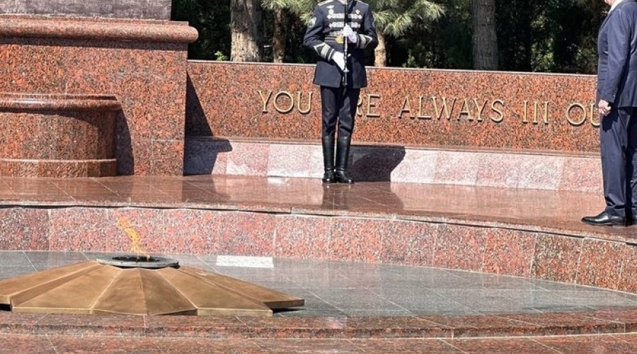 Лавров в Самарканде «щелкнул по носу» узбекскую сторону за англоязычную надпись на памятнике