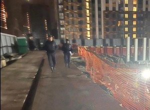 Екатеринбуржцы вышли на улицу из-за жуткого шума. Приехала полиция