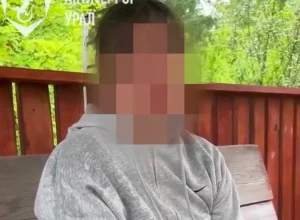 В Екатеринбурге задержали еще одну женщину, снимавшую могилы участников СВО