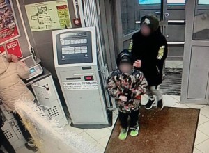 На Химмаше двое мальчиков проводили пенсионерку до дома, а потом обокрали её