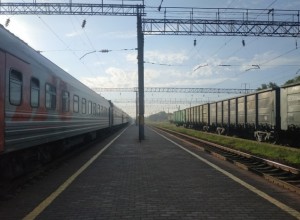 Свердловские подростки едва не пустили под откос пассажирский поезд
