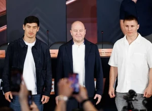 Президент WBA Мендоса прилетит в Екатеринбург на бой Дмитрия Бивола