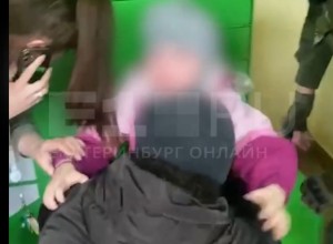 В Екатеринбурге девочка случайно заперлась в ячейке постамата Сбера