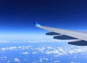 Самолёт до Новокузнецка вернулся в Шереметьево из-за треснувшего стекла