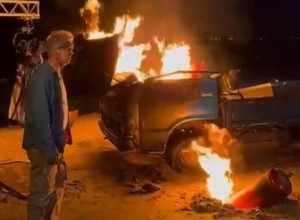 Актёр из Екатеринбурга Сергей Светлаков поджёг машину
