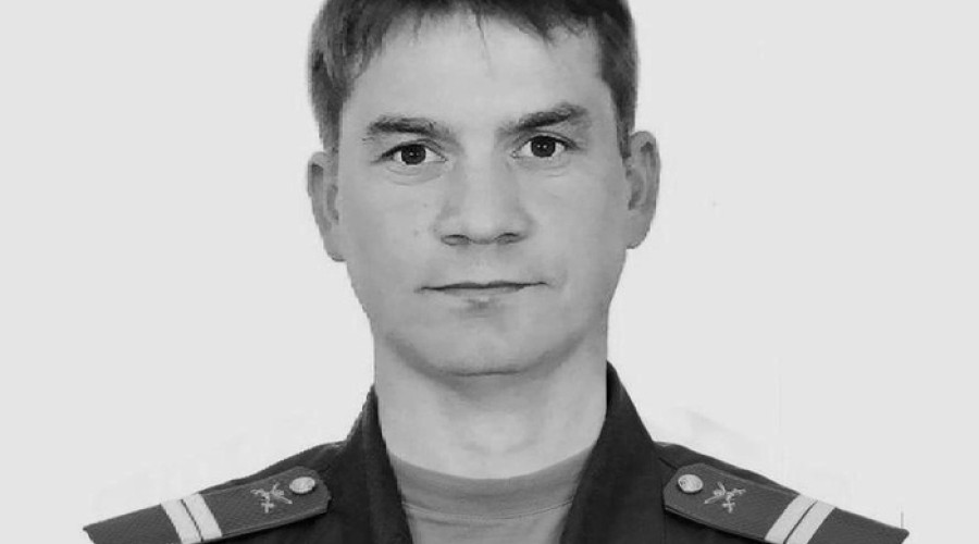 В свердловский город доставили тело уральца, погибшего в зоне СВО