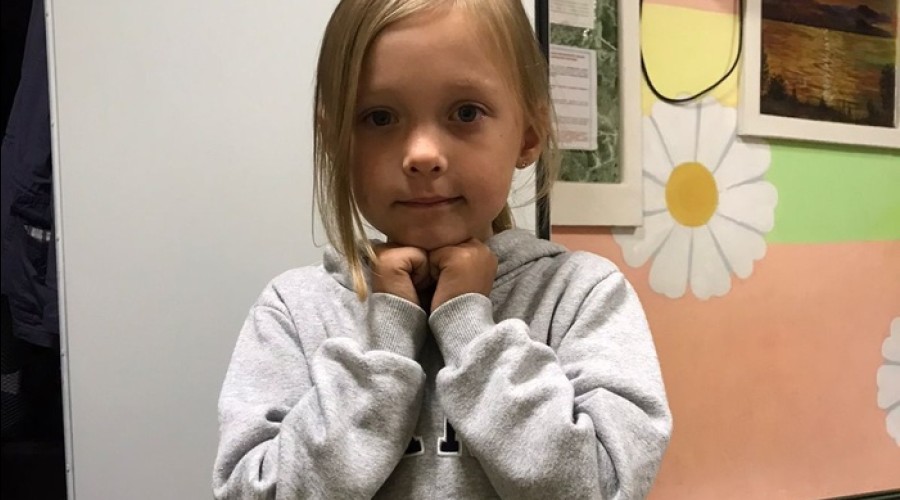 Полиция ищет родителей 5-летней девочки, найденной на Эльмаше