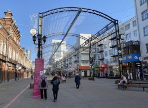 В Екатеринбурге не собираются убирать медиаэкран с улицы Вайнера