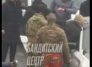 Стало известно, за что в центре Екатеринбурга спецназ жестко задержал двух мужчин на BMW