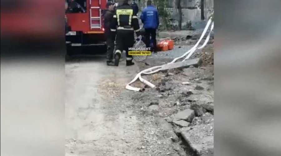 Пожарные в Нижнем Тагиле, прибыв на вызов, увидели сидящего в горящем кресле мужчину