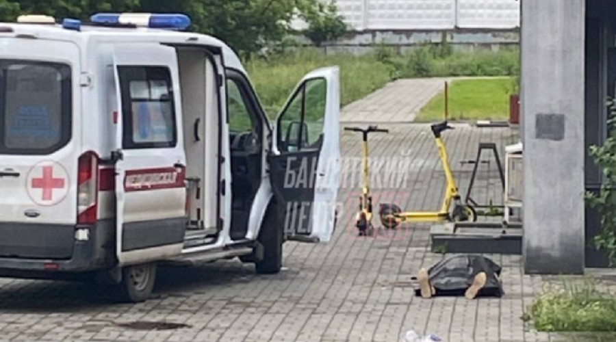 В Екатеринбурге неизвестный убил мужчину палкой