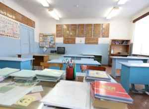 Жители Талицы митингуют из-за закрытия школы, к ним приехал мэр.