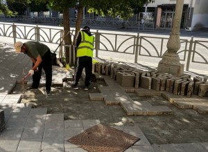 На Малышева снова стали перекладывать плитку