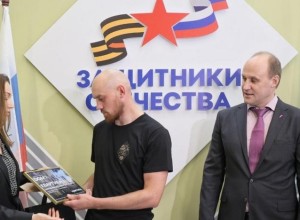 Герою России из Екатеринбурга, которого ранее обокрали в госпитале, подарили квартиру