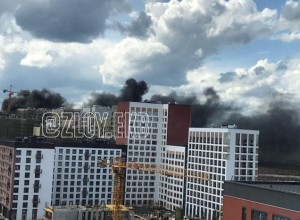 «Дым видно с ЕКАД»: на екатеринбургской стройке произошёл пожар