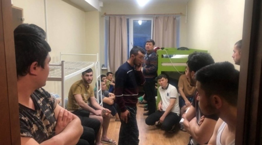 После операции МВД и ФСБ арестовали силовика, который «крышевал» мигрантов в Екатеринбурге