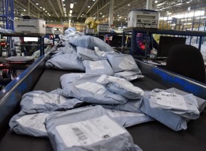 Таможня: Уральцы заказывают за границей смартфоны и продукты