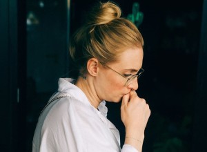Косметолог разоблачила новый тренд из TikTok с надеванием резинки на ухо