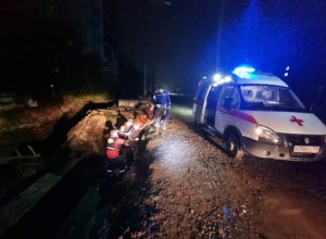 Свердловчанин упал в яму, выкопанную коммунальщиками