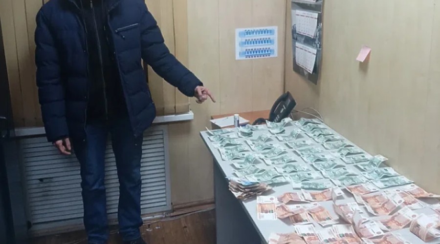 Мужчина украл у семьи свердловчан в поезде более 200 тысяч рублей