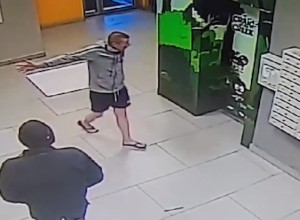 В Екатеринбурге дебошир держит в страхе жителей целого дома