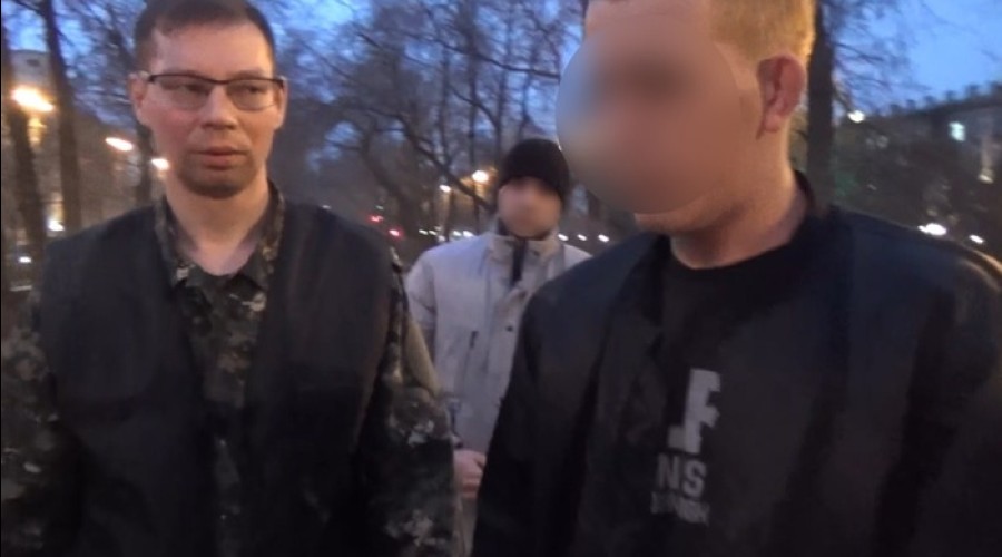 В центре Екатеринбурга молодой парень с ножом напал на прохожих