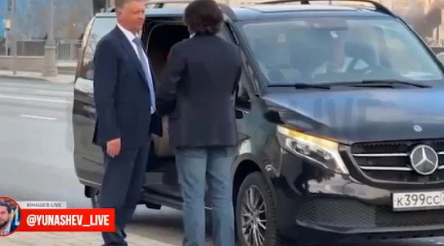 «Сел в мерседес и уехал». Журналист застал главу АвтоВАЗа Соколова возле машины