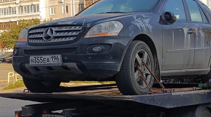 В Екатеринбурге поймали владельца Mercedes, накопившего штрафов на 400 тысяч