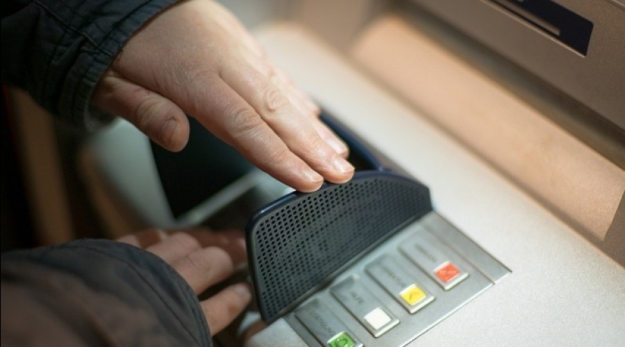 В Екатеринбурге врач госпиталя ветеранов войн перевела мошенникам 2,4 миллиона рублей