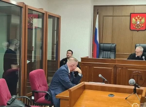 На Урале отец, обвиняемый в убийстве двухмесячного сына из неприязни, клянется, что тот упал сам
