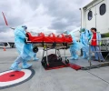 В аэропорту Кольцово заметили врачей в защитных костюмах
