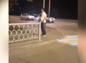 В центре Екатеринбурга пассажиры напали на водителя такси