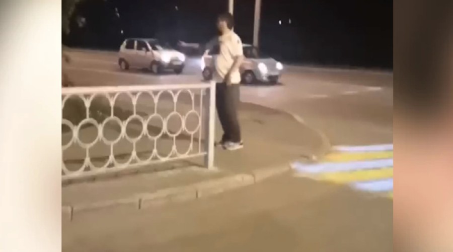 В центре Екатеринбурга пассажиры напали на водителя такси