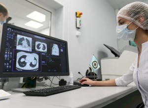 Как COVID связан с раком легкого, про вред вейпов и выживаемость - интервью свердловского хирурга-онколога