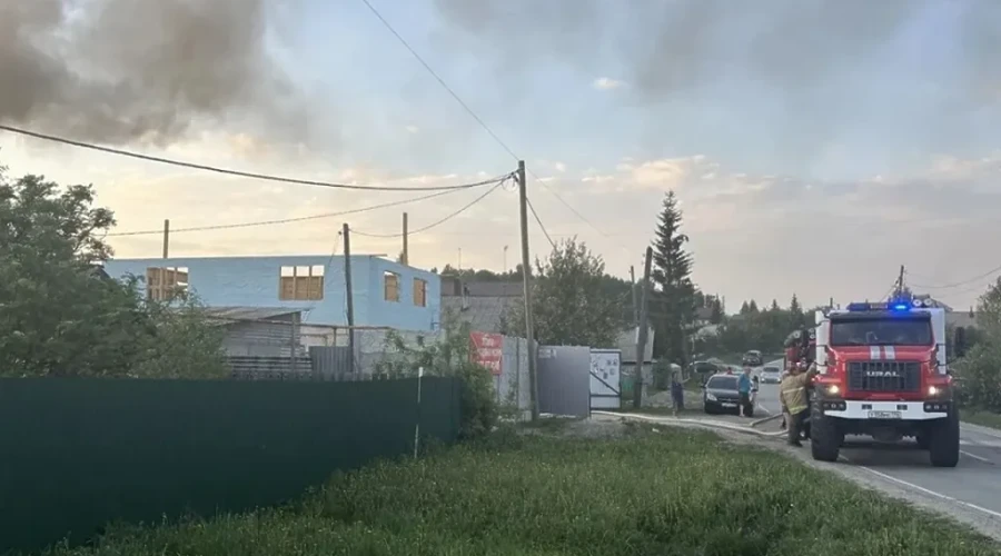 В посёлке под Екатеринбургом сгорел дом семьи погибшего участника СВО
