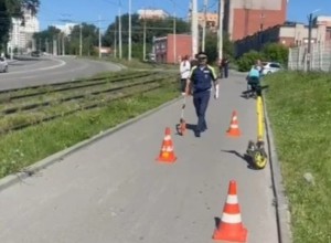 В Екатеринбурге подросток на элетросамокате сбил 4-летнего малыша