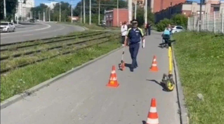 В Екатеринбурге подросток на элетросамокате сбил 4-летнего малыша