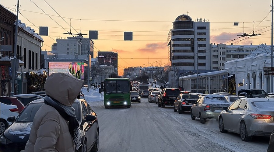 Власти Екатеринбурга прокомментировали очередной транспортный коллапс