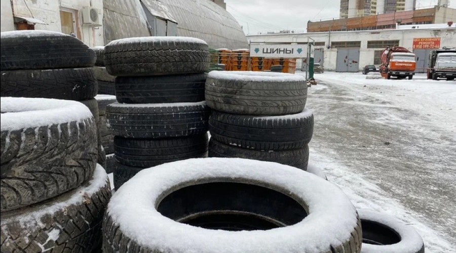 «Пока действует акция». В Екатеринбурге открылись пункты бесплатного приема шин