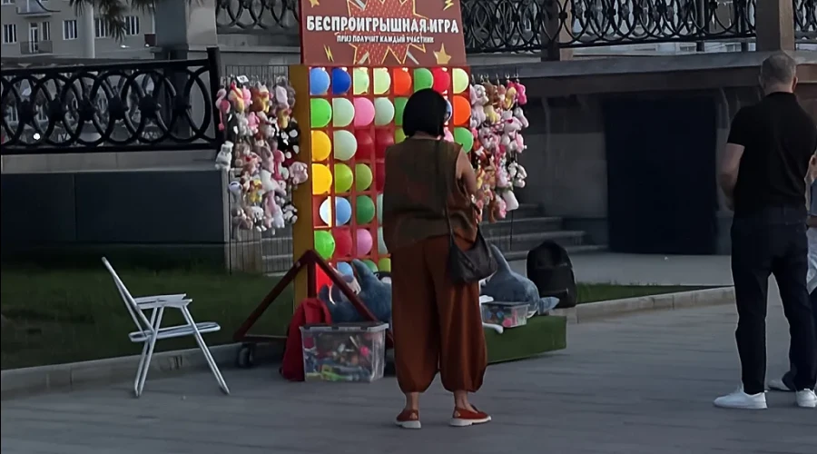 Центр Екатеринбурга вновь заполонили «развлечения» на любой вкус