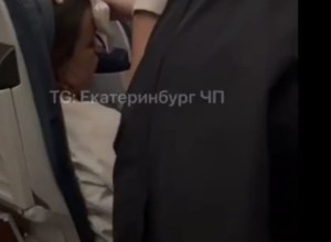 Женщина потеряла сознание в самолете, летевшем в Екатеринбург