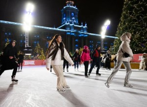 «Лед тронулся!» В Сети обсуждают Каток на площади. ФОТОРЕПОРТАЖ