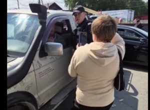 В Екатеринбурге водитель Camry во время дорожного конфликта напал на 68-летнего пенсионера