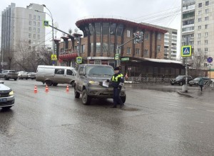 В Екатеринбурге 72-летний водитель сбил мужчину на «зебре». Пешеход пересекал дорогу на зелёный