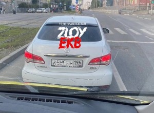 Екатеринбуржцы встали на сторону водителя, якобы не пропускавшего автомобиль скорой помощи