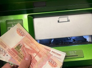 В России могут ввести ограничение на внесение наличных денег на карту